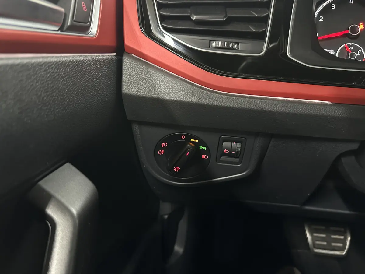 2.0 TSI GTI 200pk | BeatsAudio | Stoelverwarming | Groot scherm | Apple carplay | PDC voor & achter |