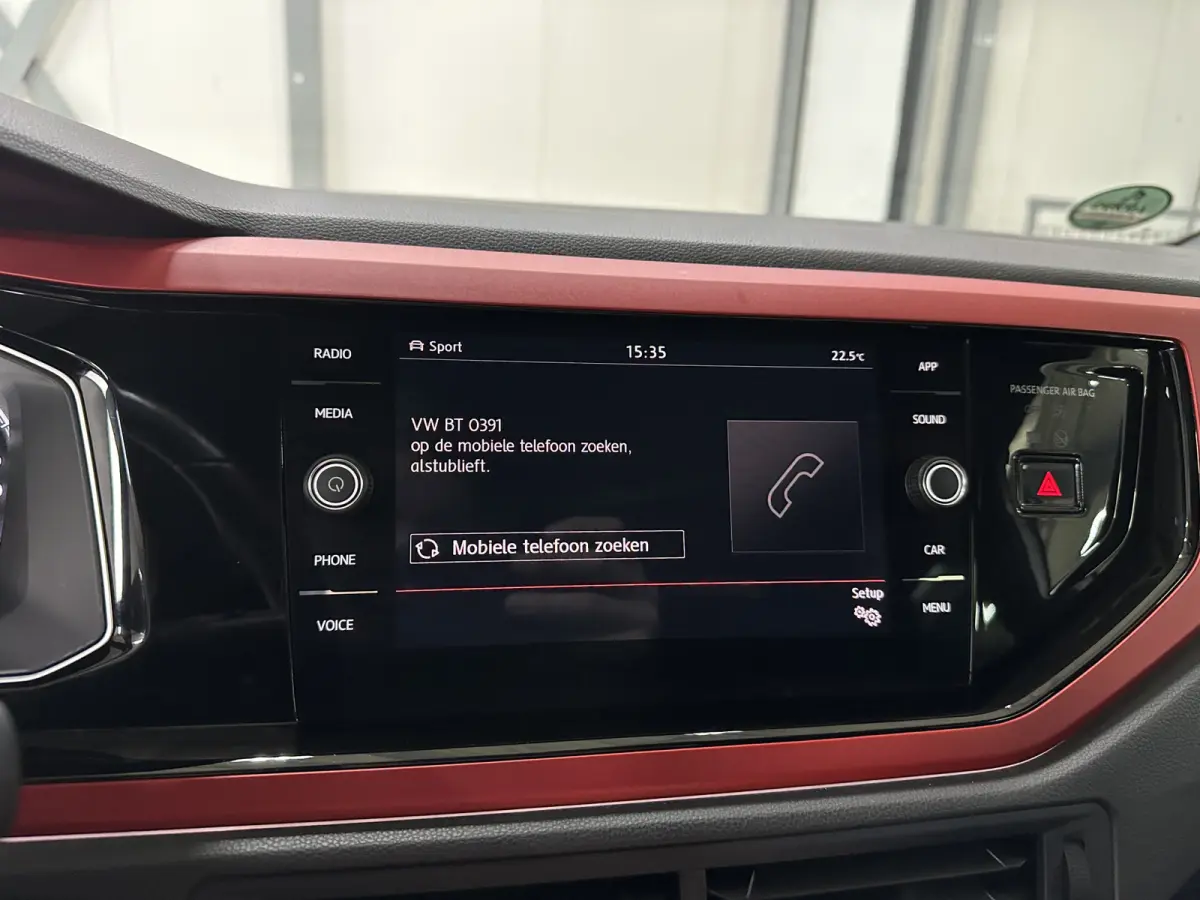 2.0 TSI GTI 200pk | BeatsAudio | Stoelverwarming | Groot scherm | Apple carplay | PDC voor & achter |