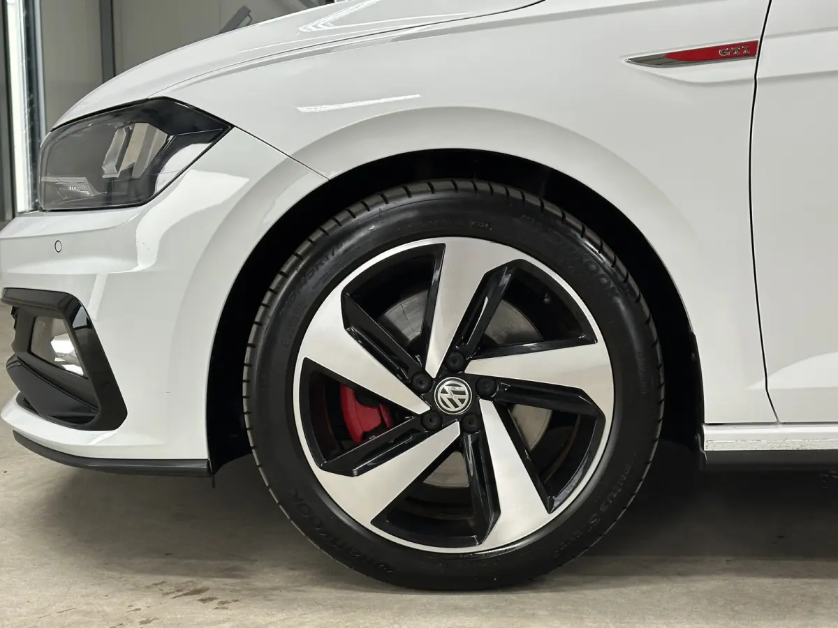 2.0 TSI GTI 200pk | BeatsAudio | Stoelverwarming | Groot scherm | Apple carplay | PDC voor & achter |