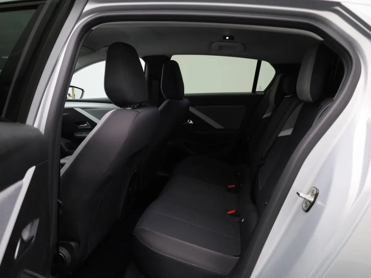 1.2 Business Edition | AUTOMAAT | ACHTERUITRIJCAMERA | APPLE CARPLAY - ANDROID AUTO | STOELVERWARMING | STUURVERWARMING | DIGITAL COCKPIT | LED VERLICHTING | COMFORT STOELEN |