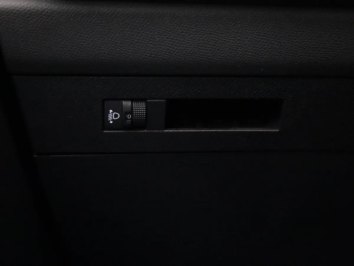 1.2 Business Edition | AUTOMAAT | ACHTERUITRIJCAMERA | APPLE CARPLAY - ANDROID AUTO | STOELVERWARMING | STUURVERWARMING | DIGITAL COCKPIT | LED VERLICHTING | COMFORT STOELEN |