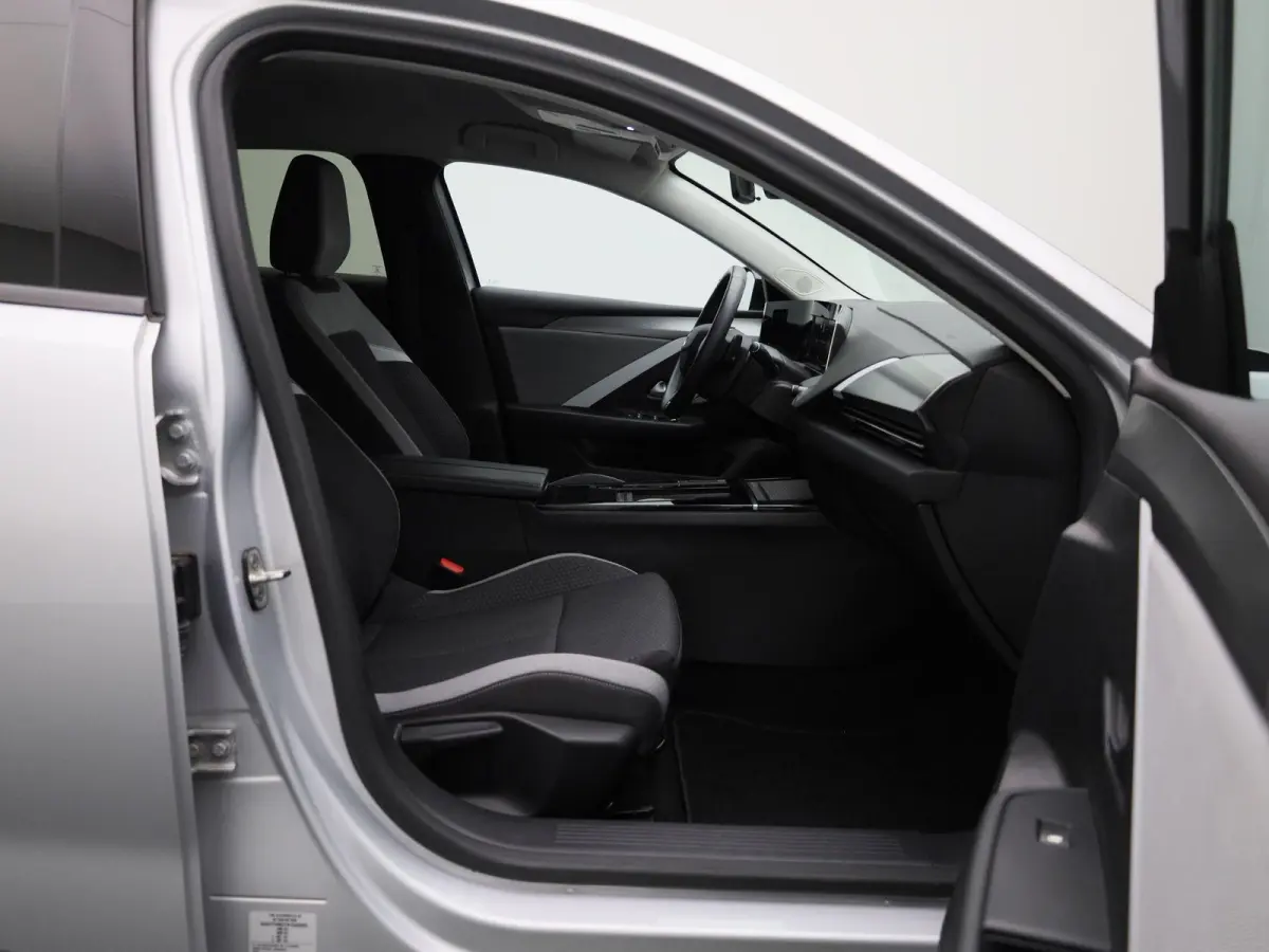 1.2 Business Edition | AUTOMAAT | ACHTERUITRIJCAMERA | APPLE CARPLAY - ANDROID AUTO | STOELVERWARMING | STUURVERWARMING | DIGITAL COCKPIT | LED VERLICHTING | COMFORT STOELEN |