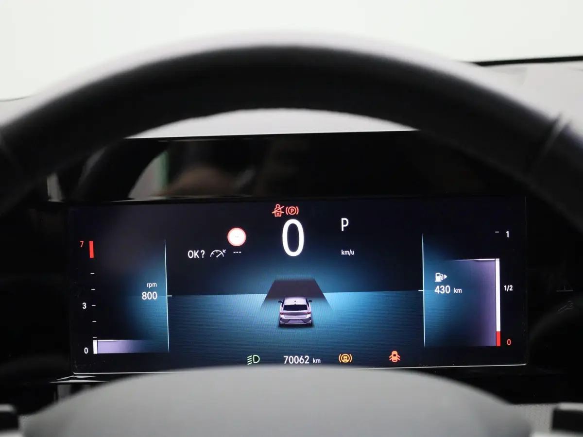 1.2 Business Edition | AUTOMAAT | ACHTERUITRIJCAMERA | APPLE CARPLAY - ANDROID AUTO | STOELVERWARMING | STUURVERWARMING | DIGITAL COCKPIT | LED VERLICHTING | COMFORT STOELEN |