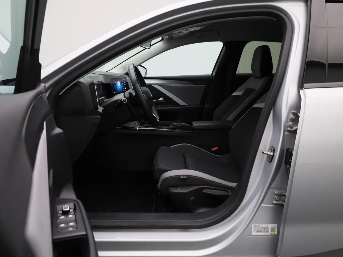 1.2 Business Edition | AUTOMAAT | ACHTERUITRIJCAMERA | APPLE CARPLAY - ANDROID AUTO | STOELVERWARMING | STUURVERWARMING | DIGITAL COCKPIT | LED VERLICHTING | COMFORT STOELEN |