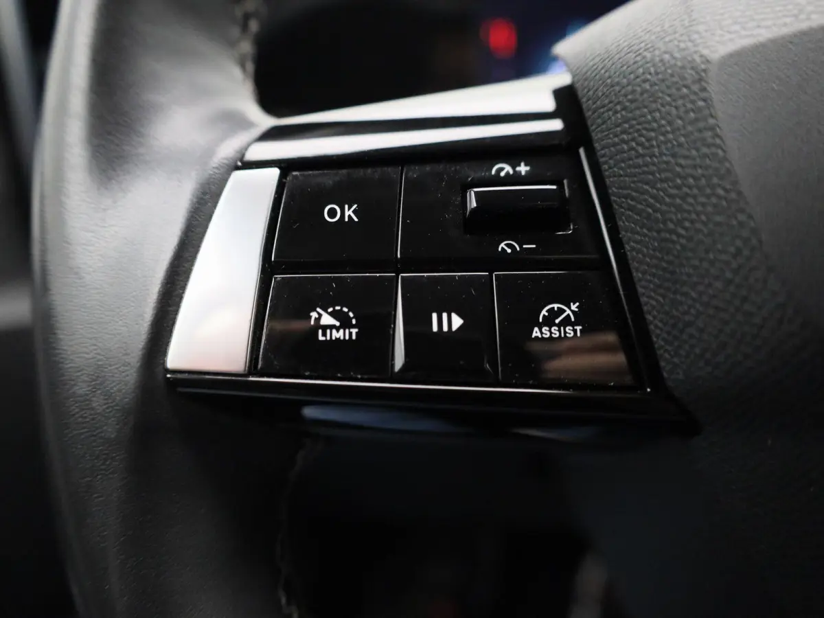 1.2 Business Edition | AUTOMAAT | ACHTERUITRIJCAMERA | APPLE CARPLAY - ANDROID AUTO | STOELVERWARMING | STUURVERWARMING | DIGITAL COCKPIT | LED VERLICHTING | COMFORT STOELEN |