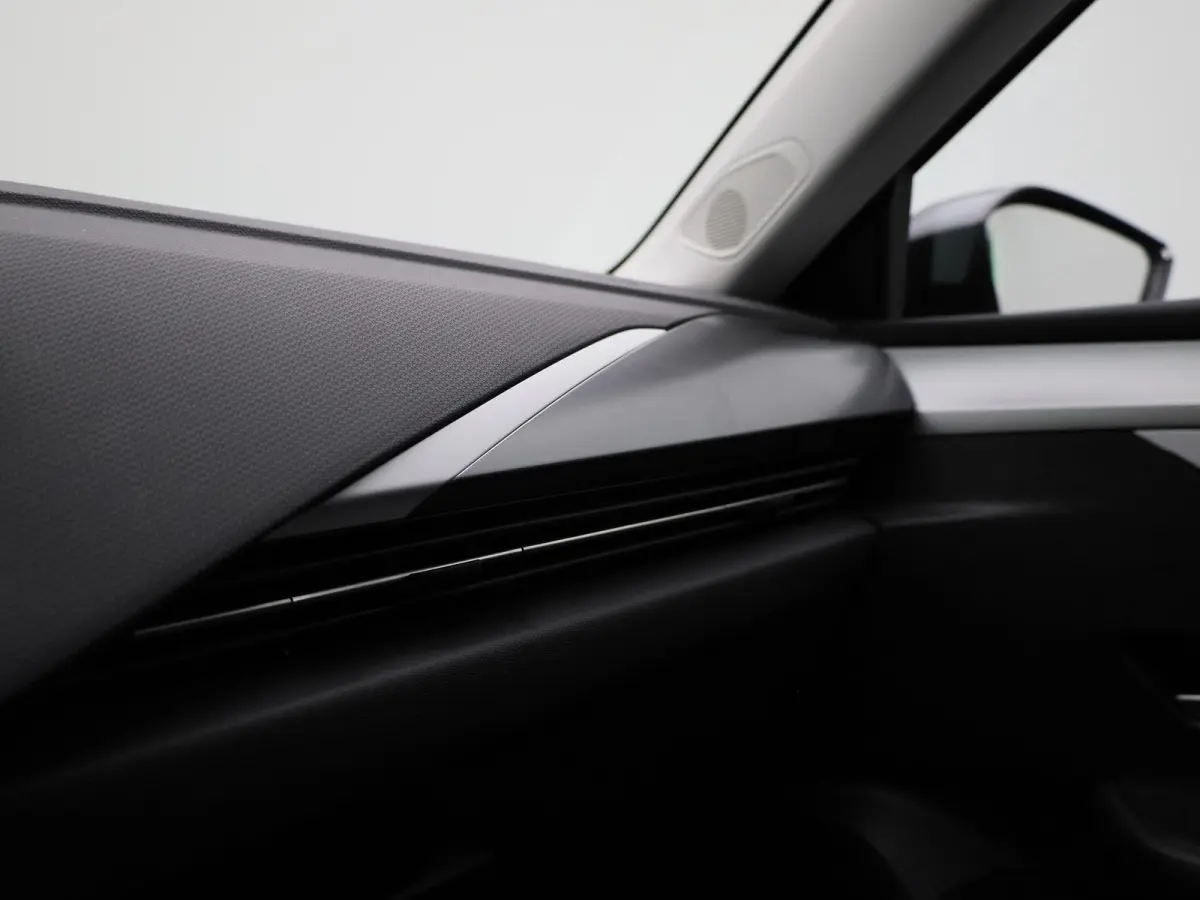 1.2 Business Edition | AUTOMAAT | ACHTERUITRIJCAMERA | APPLE CARPLAY - ANDROID AUTO | STOELVERWARMING | STUURVERWARMING | DIGITAL COCKPIT | LED VERLICHTING | COMFORT STOELEN |