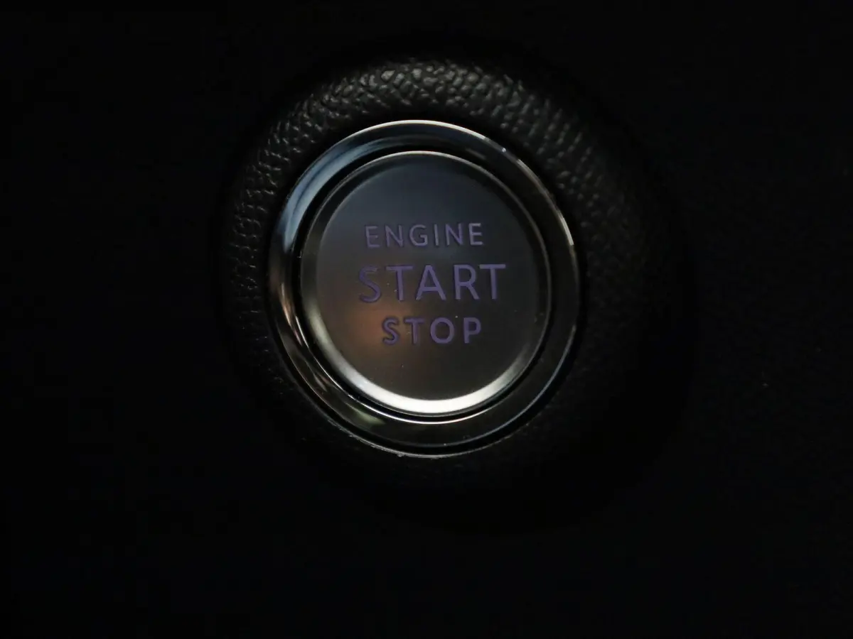 1.2 Business Edition | AUTOMAAT | ACHTERUITRIJCAMERA | APPLE CARPLAY - ANDROID AUTO | STOELVERWARMING | STUURVERWARMING | DIGITAL COCKPIT | LED VERLICHTING | COMFORT STOELEN |