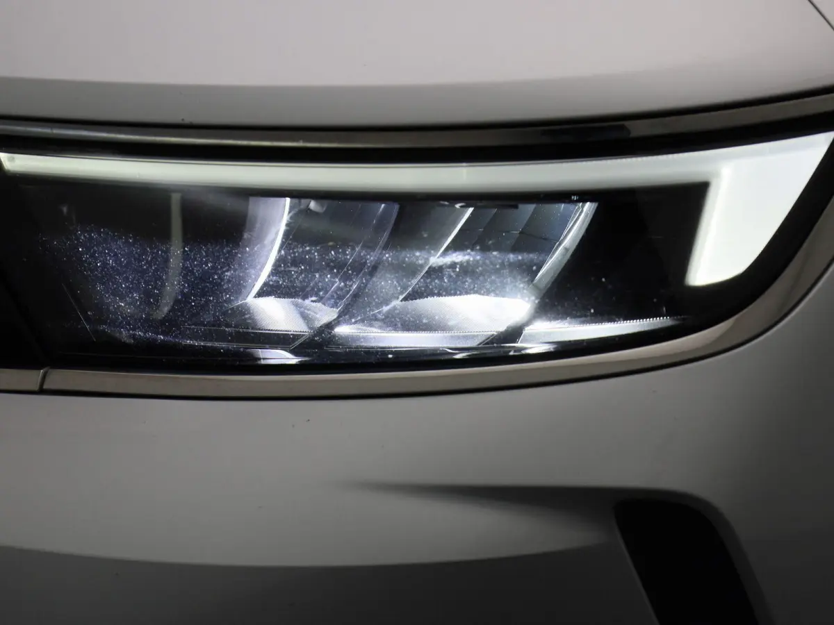 1.2 Business Edition | AUTOMAAT | ACHTERUITRIJCAMERA | APPLE CARPLAY - ANDROID AUTO | STOELVERWARMING | STUURVERWARMING | DIGITAL COCKPIT | LED VERLICHTING | COMFORT STOELEN |