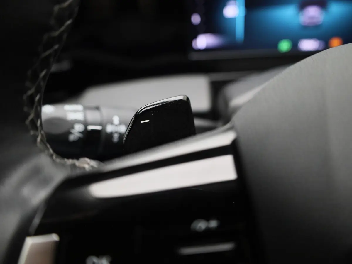 1.2 Business Edition | AUTOMAAT | ACHTERUITRIJCAMERA | APPLE CARPLAY - ANDROID AUTO | STOELVERWARMING | STUURVERWARMING | DIGITAL COCKPIT | LED VERLICHTING | COMFORT STOELEN |