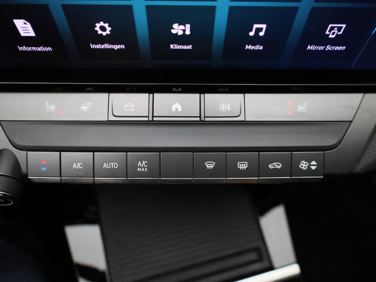 1.2 Business Edition | AUTOMAAT | ACHTERUITRIJCAMERA | APPLE CARPLAY - ANDROID AUTO | STOELVERWARMING | STUURVERWARMING | DIGITAL COCKPIT | LED VERLICHTING | COMFORT STOELEN |