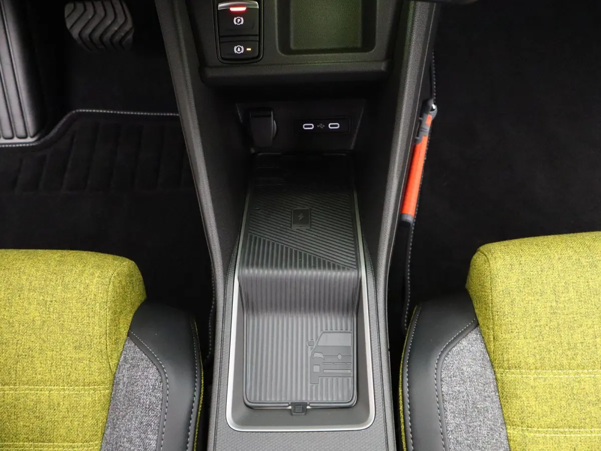 iconic cinq 150 pk comfort range | Harman Kardon | pack safety & advanced driving assist |