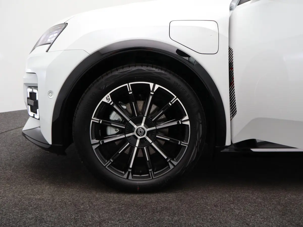 iconic cinq 150 pk comfort range | Harman Kardon | pack safety & advanced driving assist |
