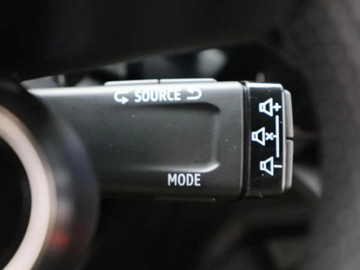 iconic cinq 150 pk comfort range | Harman Kardon | pack safety & advanced driving assist |