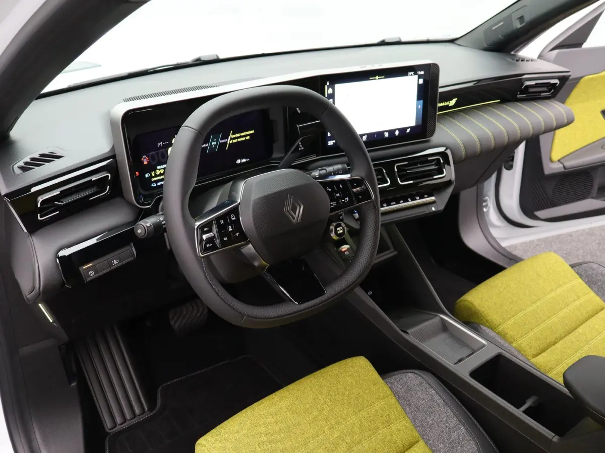iconic cinq 150 pk comfort range | Harman Kardon | pack safety & advanced driving assist |