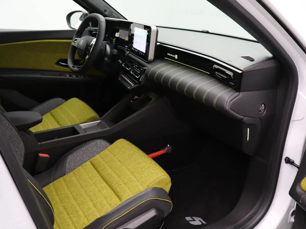 iconic cinq 150 pk comfort range | Harman Kardon | pack safety & advanced driving assist |