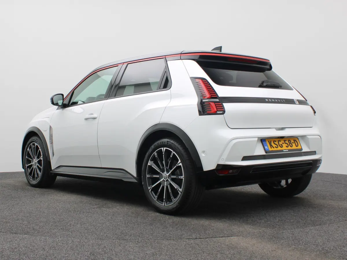 iconic cinq 150 pk comfort range | Harman Kardon | pack safety & advanced driving assist |