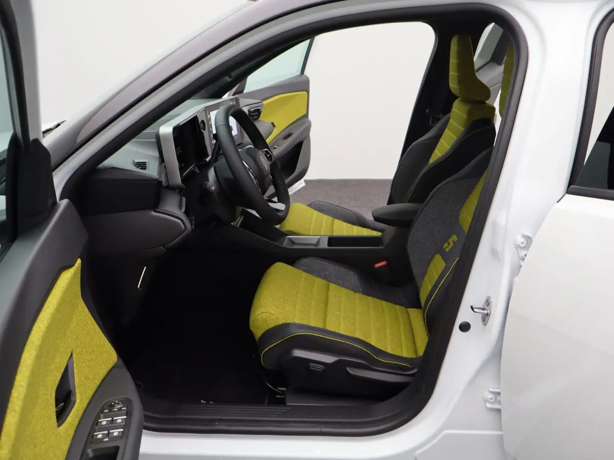 iconic cinq 150 pk comfort range | Harman Kardon | pack safety & advanced driving assist |