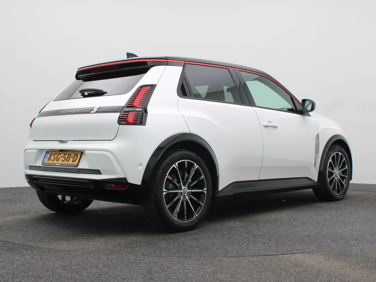 iconic cinq 150 pk comfort range | Harman Kardon | pack safety & advanced driving assist |