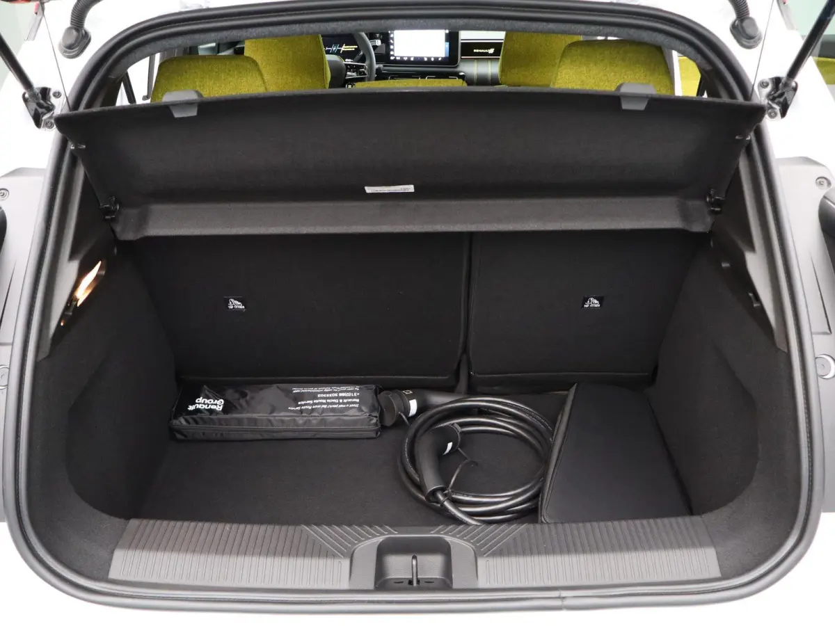 iconic cinq 150 pk comfort range | Harman Kardon | pack safety & advanced driving assist |
