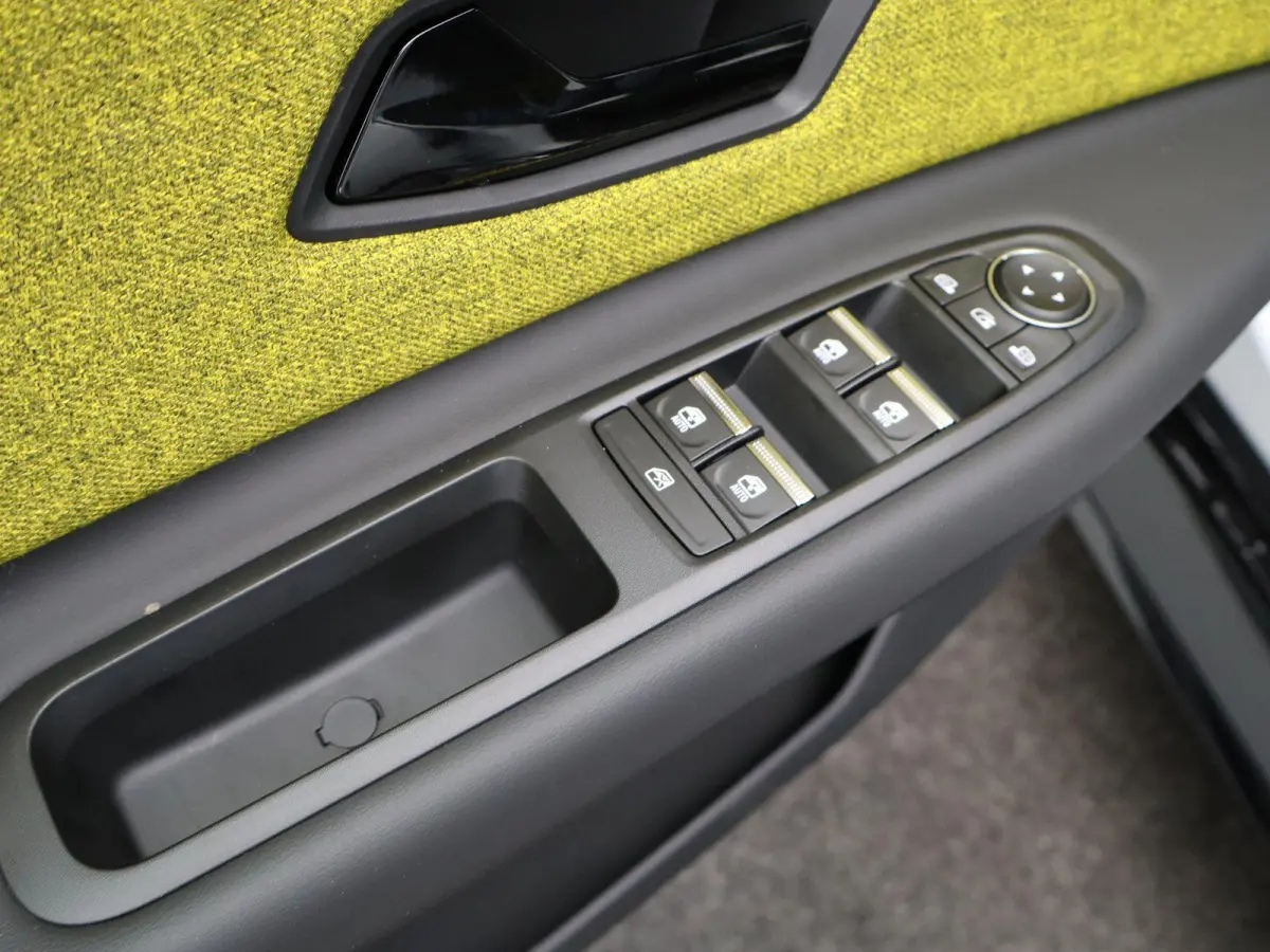 iconic cinq 150 pk comfort range | Harman Kardon | pack safety & advanced driving assist |