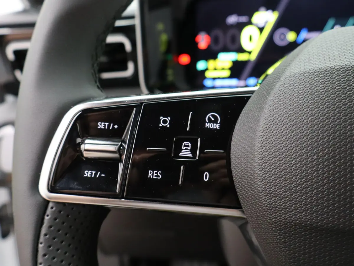 iconic cinq 150 pk comfort range | Harman Kardon | pack safety & advanced driving assist |