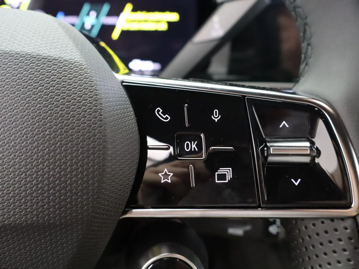 iconic cinq 150 pk comfort range | Harman Kardon | pack safety & advanced driving assist |
