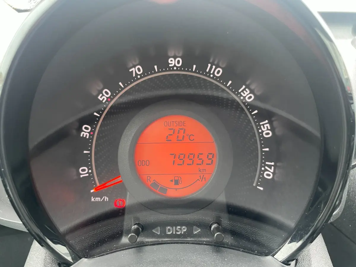 1.0 VVT-i x-play limited | Org. NL-auto | Groot scherm | Camera.