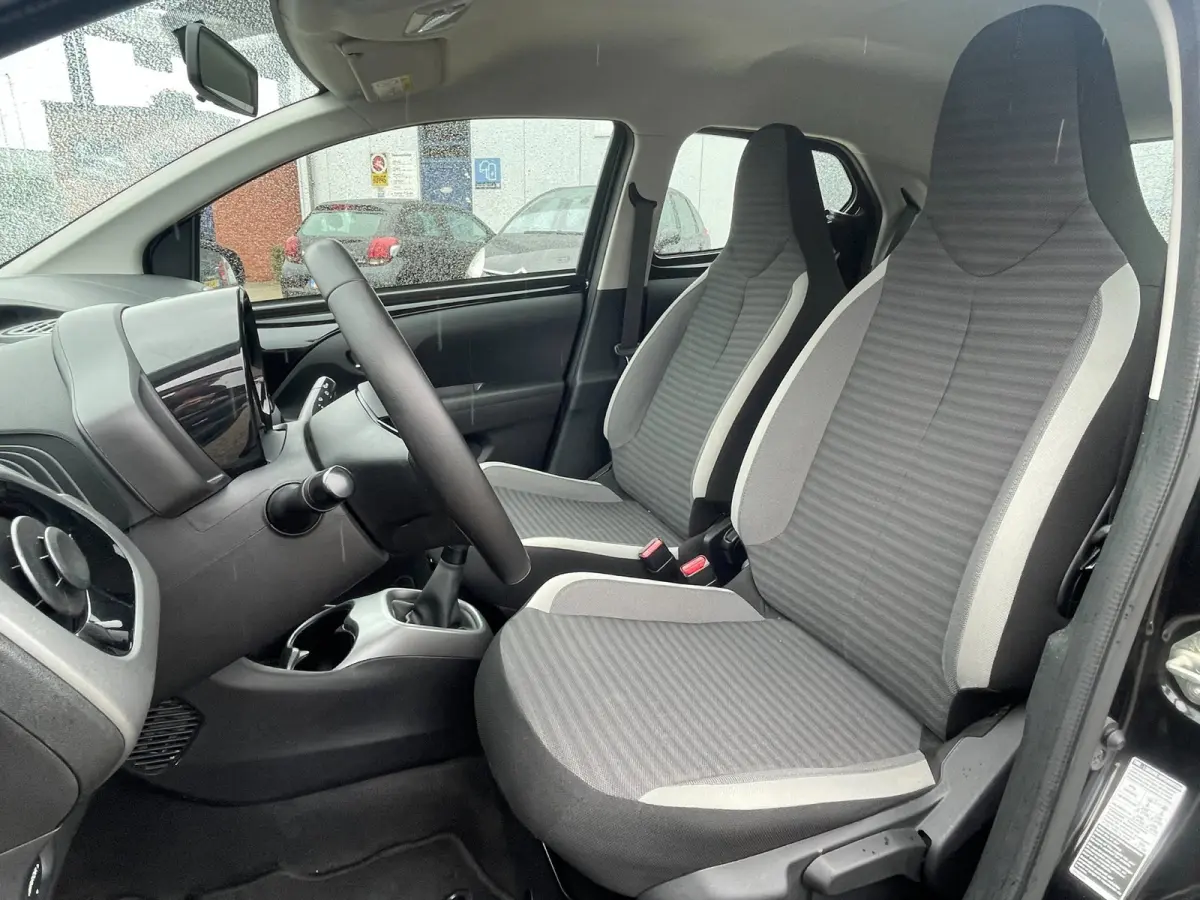 1.0 VVT-i x-play limited | Org. NL-auto | Groot scherm | Camera.