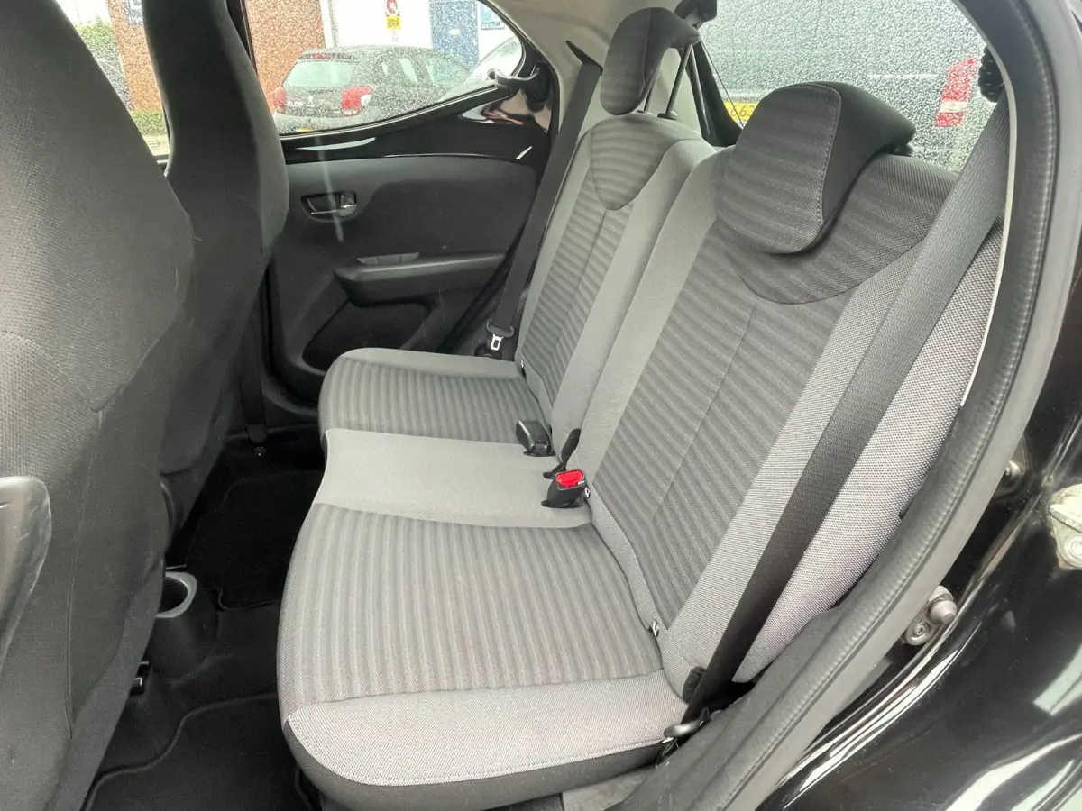 1.0 VVT-i x-play limited | Org. NL-auto | Groot scherm | Camera.