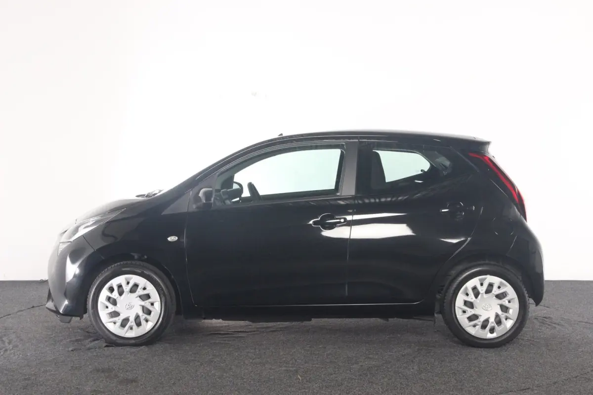 1.0 VVT-i x-play limited | Org. NL-auto | Groot scherm | Camera.