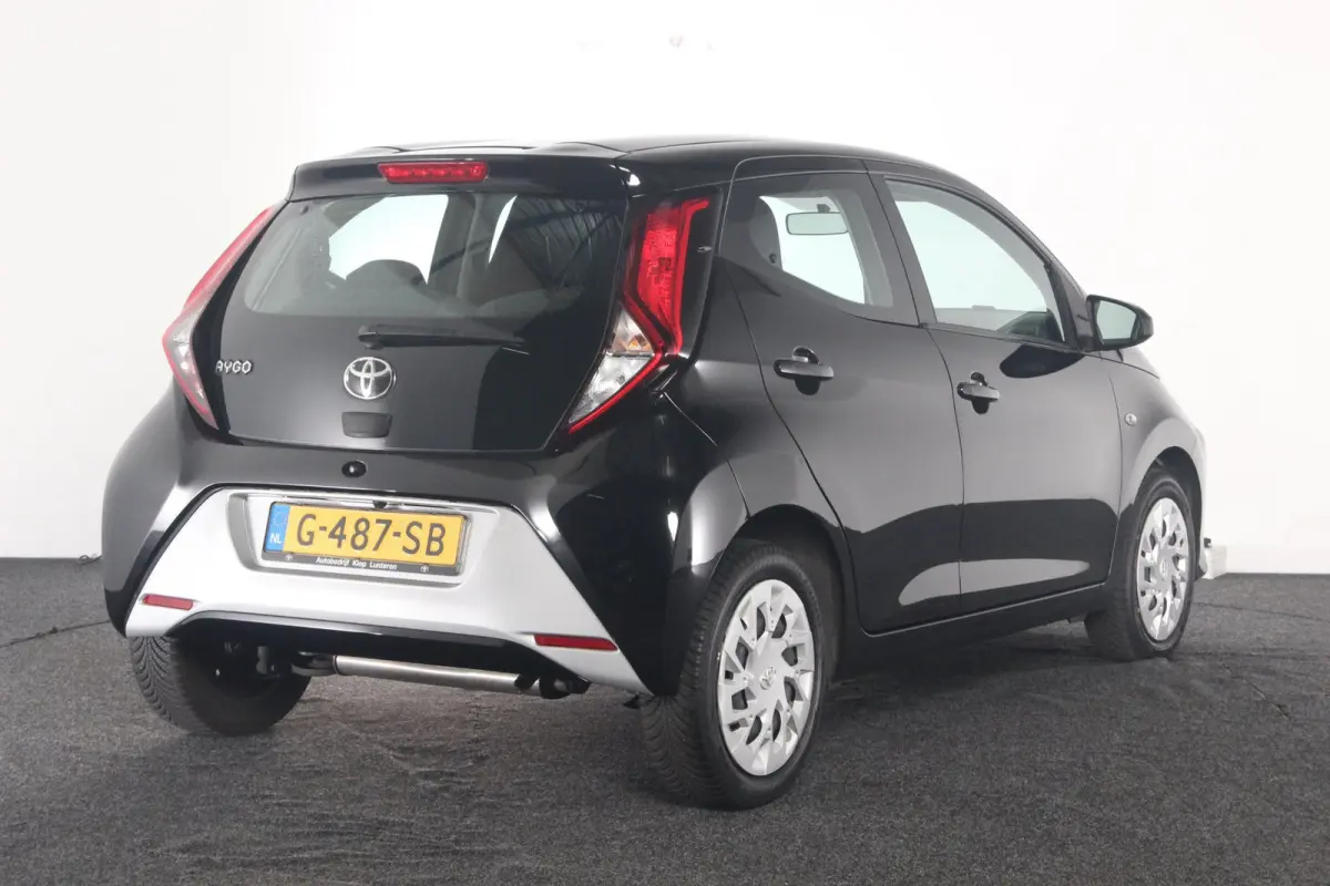 1.0 VVT-i x-play limited | Org. NL-auto | Groot scherm | Camera.
