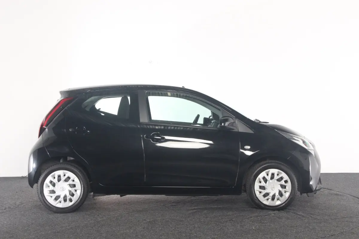 1.0 VVT-i x-play limited | Org. NL-auto | Groot scherm | Camera.