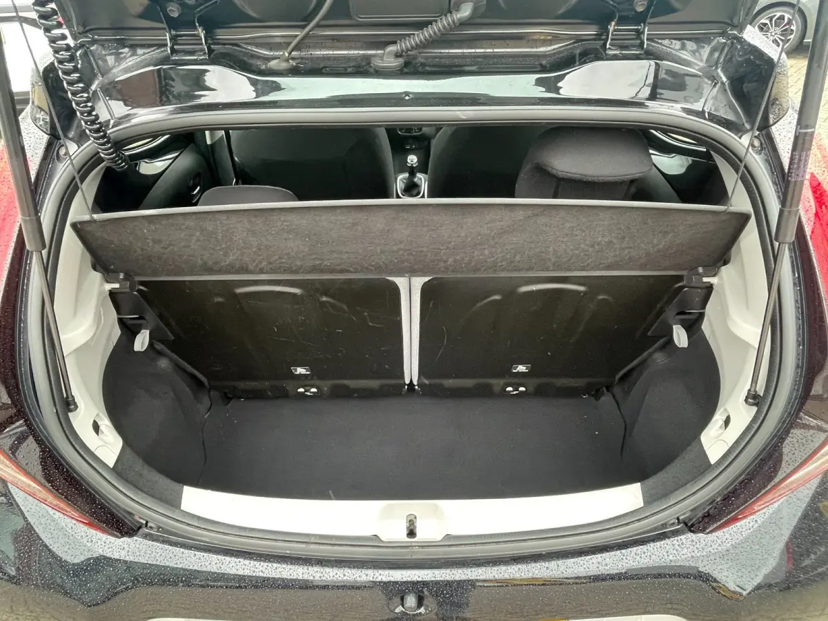 1.0 VVT-i x-play limited | Org. NL-auto | Groot scherm | Camera.