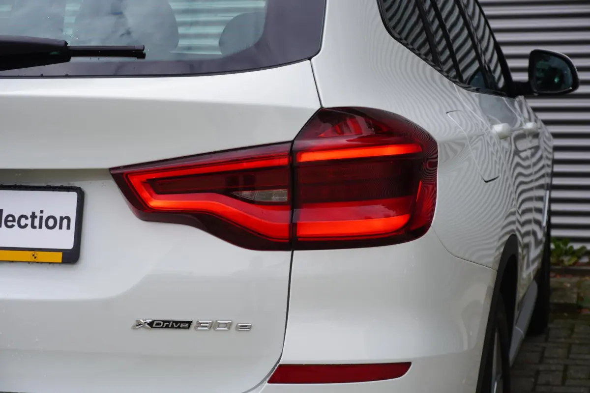 xDrive30e | High Executive | Trekhaak met elektrisch wegklapbare kogel | Achteruitrijcamera | Driving Assistant | HiFi System | Stuurwielrand Verwarmd |