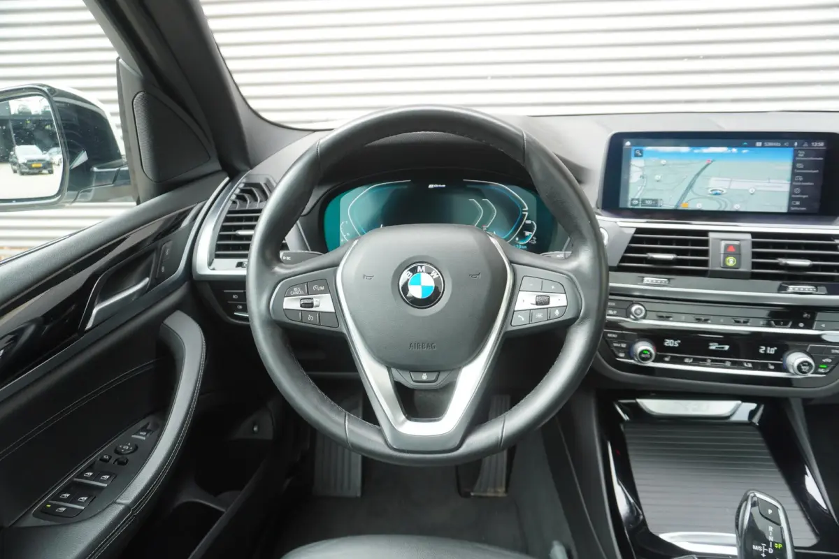 xDrive30e | High Executive | Trekhaak met elektrisch wegklapbare kogel | Achteruitrijcamera | Driving Assistant | HiFi System | Stuurwielrand Verwarmd |