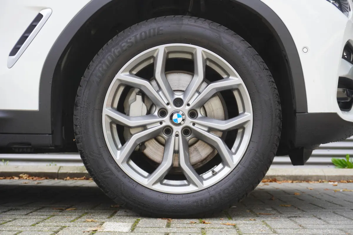 xDrive30e | High Executive | Trekhaak met elektrisch wegklapbare kogel | Achteruitrijcamera | Driving Assistant | HiFi System | Stuurwielrand Verwarmd |
