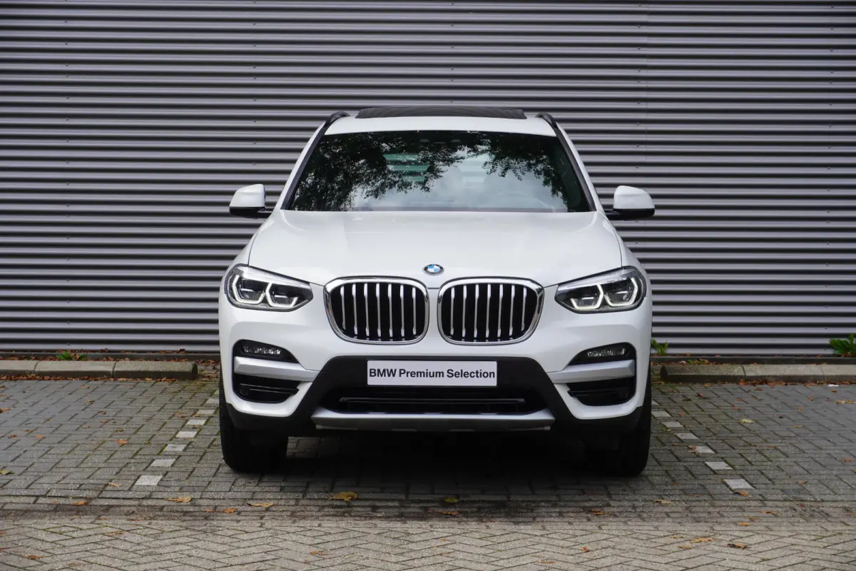 xDrive30e | High Executive | Trekhaak met elektrisch wegklapbare kogel | Achteruitrijcamera | Driving Assistant | HiFi System | Stuurwielrand Verwarmd |