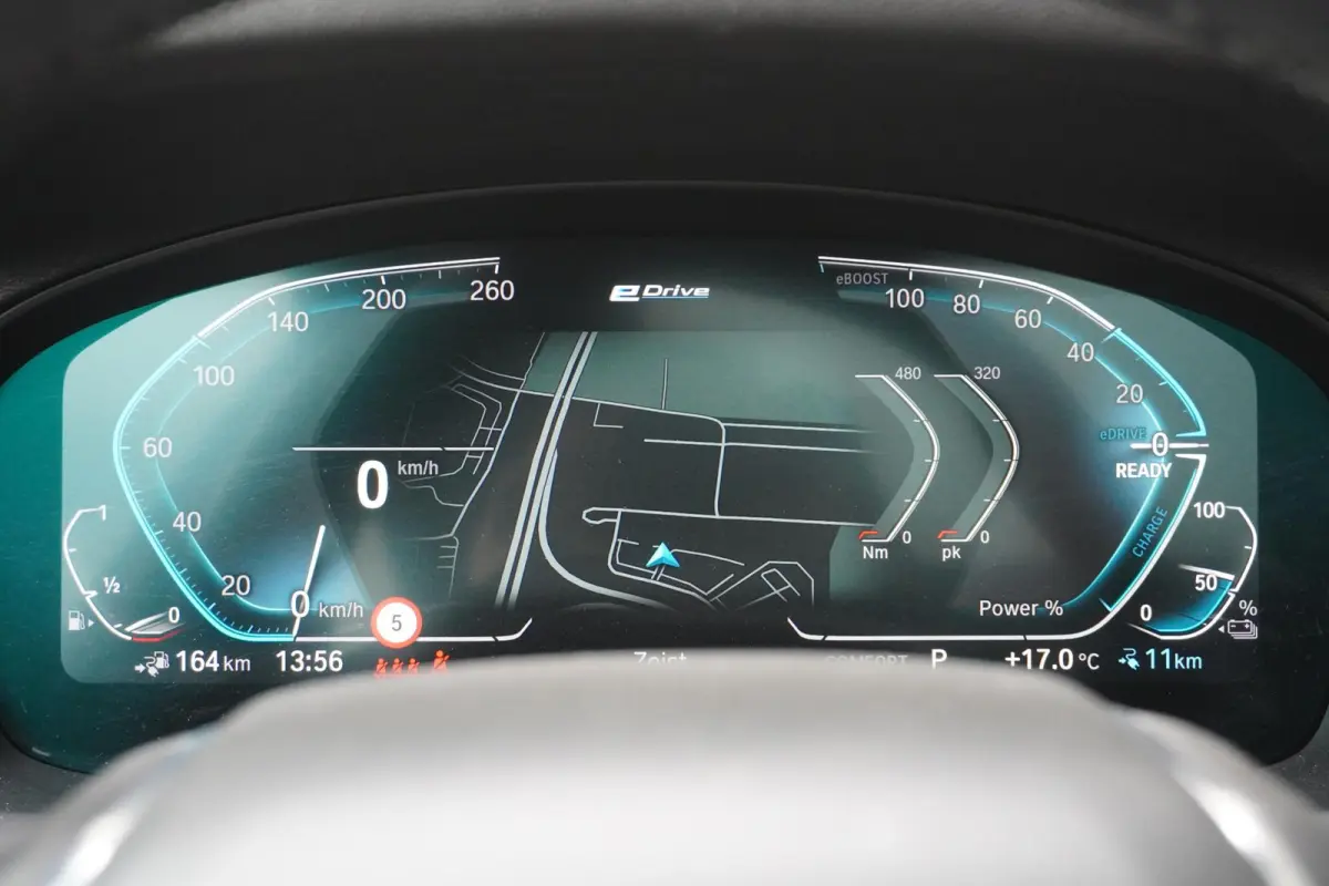 xDrive30e | High Executive | Trekhaak met elektrisch wegklapbare kogel | Achteruitrijcamera | Driving Assistant | HiFi System | Stuurwielrand Verwarmd |