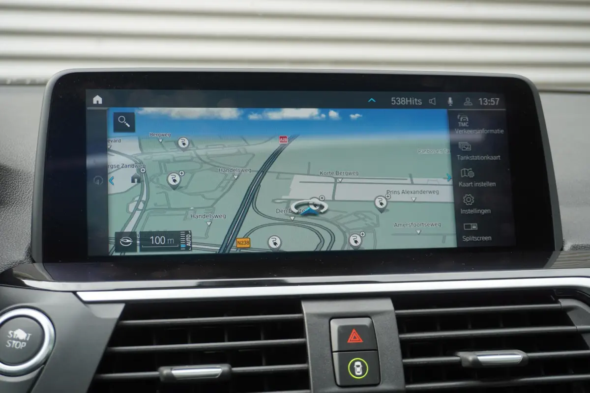 xDrive30e | High Executive | Trekhaak met elektrisch wegklapbare kogel | Achteruitrijcamera | Driving Assistant | HiFi System | Stuurwielrand Verwarmd |