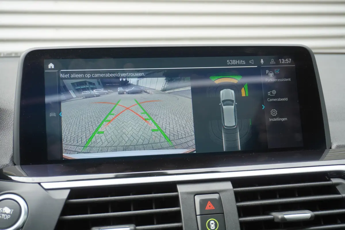 xDrive30e | High Executive | Trekhaak met elektrisch wegklapbare kogel | Achteruitrijcamera | Driving Assistant | HiFi System | Stuurwielrand Verwarmd |
