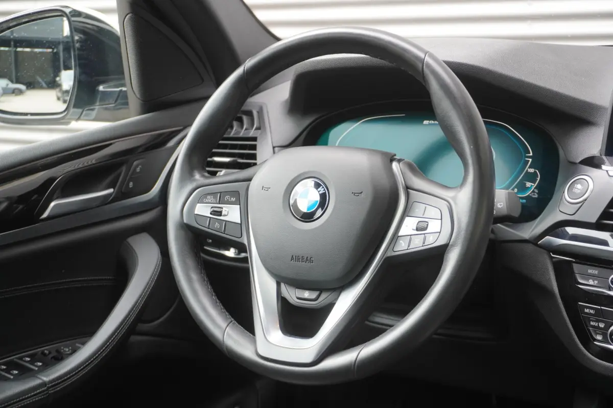 xDrive30e | High Executive | Trekhaak met elektrisch wegklapbare kogel | Achteruitrijcamera | Driving Assistant | HiFi System | Stuurwielrand Verwarmd |