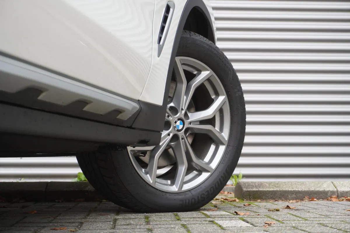 xDrive30e | High Executive | Trekhaak met elektrisch wegklapbare kogel | Achteruitrijcamera | Driving Assistant | HiFi System | Stuurwielrand Verwarmd |