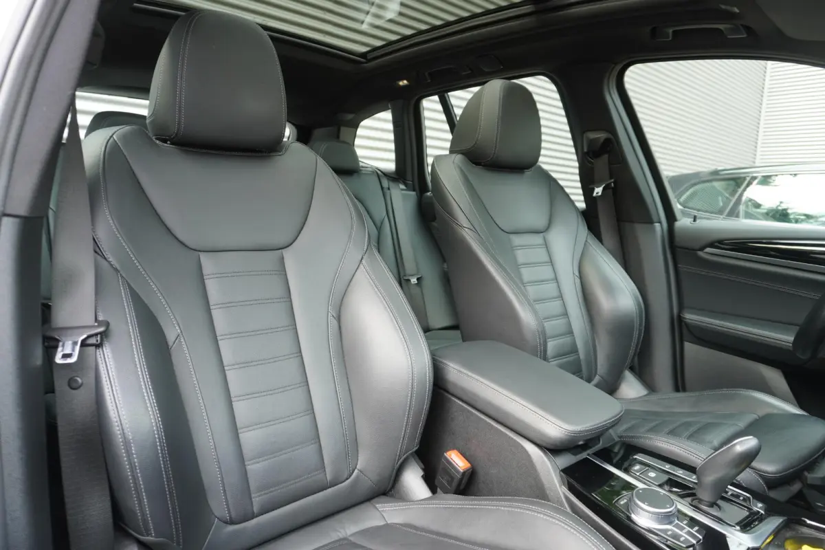 xDrive30e | High Executive | Trekhaak met elektrisch wegklapbare kogel | Achteruitrijcamera | Driving Assistant | HiFi System | Stuurwielrand Verwarmd |