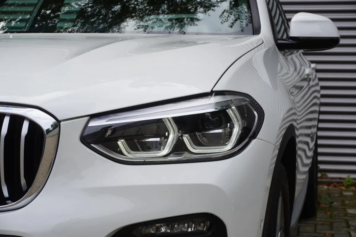 xDrive30e | High Executive | Trekhaak met elektrisch wegklapbare kogel | Achteruitrijcamera | Driving Assistant | HiFi System | Stuurwielrand Verwarmd |