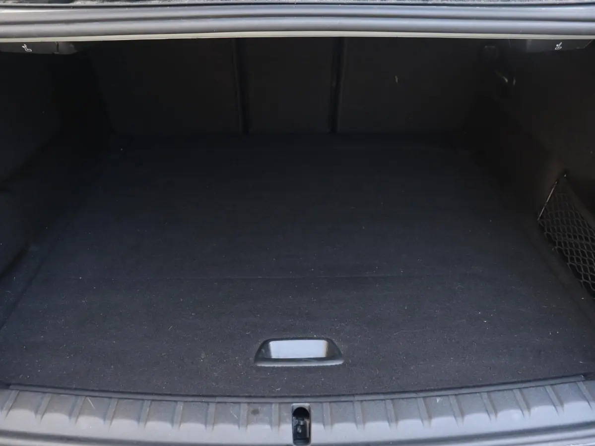 218i | M Sportpakket | Park Distance Control | Achteruitrijcamera | Getint Glas | Verwambare Voorstoelen | Sportstoelen | 18'' LMV