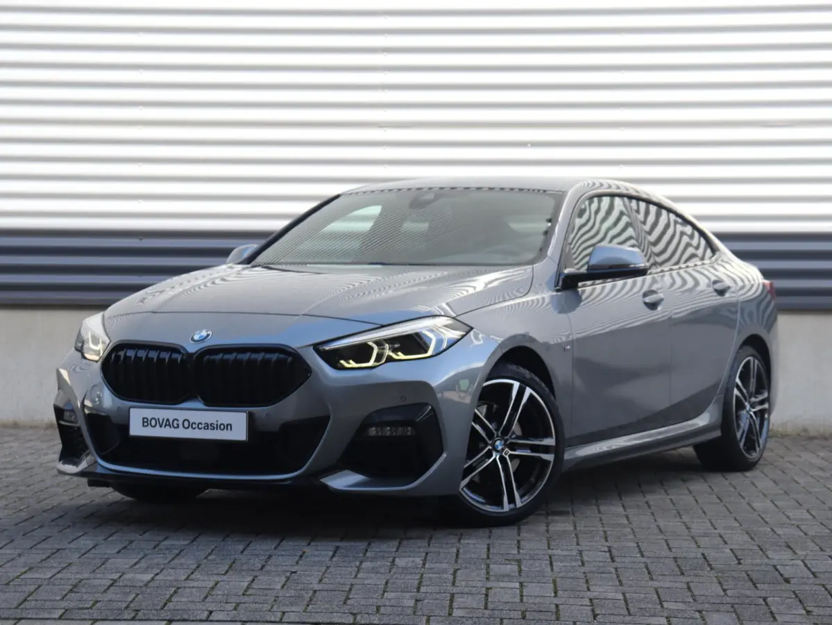 218i | M Sportpakket | Park Distance Control | Achteruitrijcamera | Getint Glas | Verwambare Voorstoelen | Sportstoelen | 18'' LMV