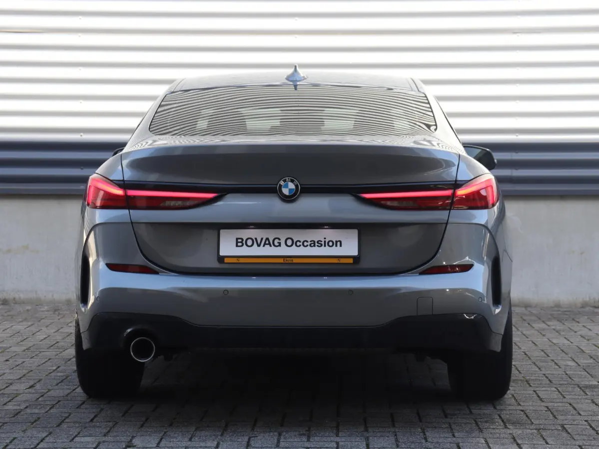 218i | M Sportpakket | Park Distance Control | Achteruitrijcamera | Getint Glas | Verwambare Voorstoelen | Sportstoelen | 18'' LMV