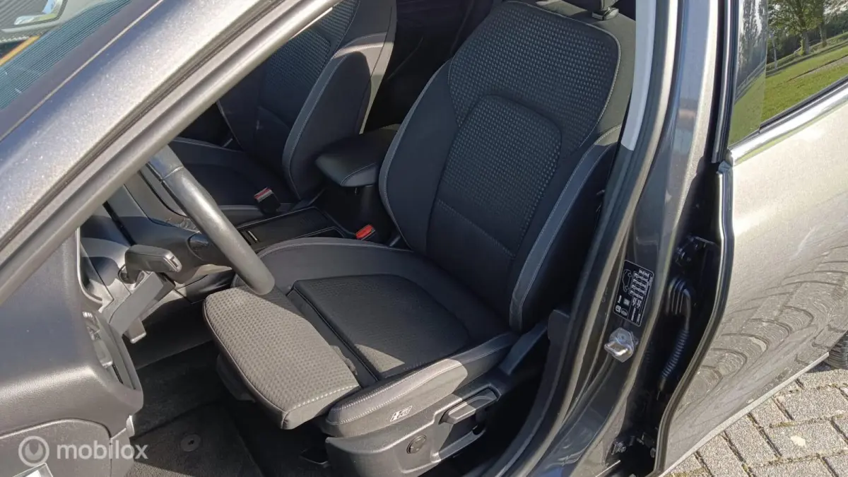 1.0 EcoBoost Hybrid Titanium X Business