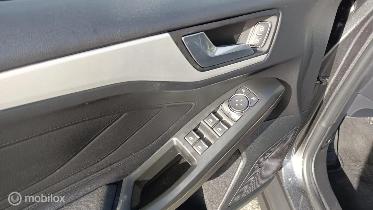 1.0 EcoBoost Hybrid Titanium X Business