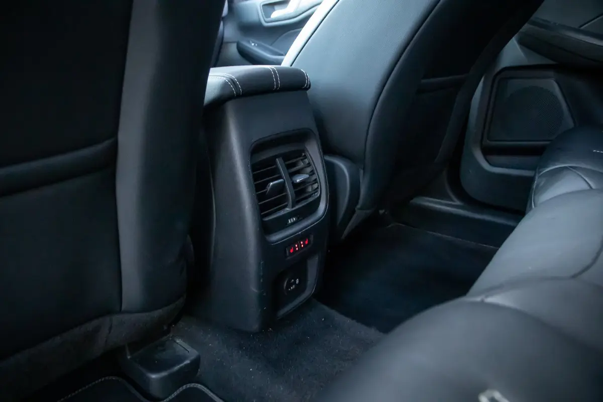 2.5 PHEV Vignale | 100 % dealer o.h. | Trekhaak | Panoramadak | Adaptieve cruise | Head-up display | B&O Audio | Winter-pack | Memory-seat | Dodehoek detectie